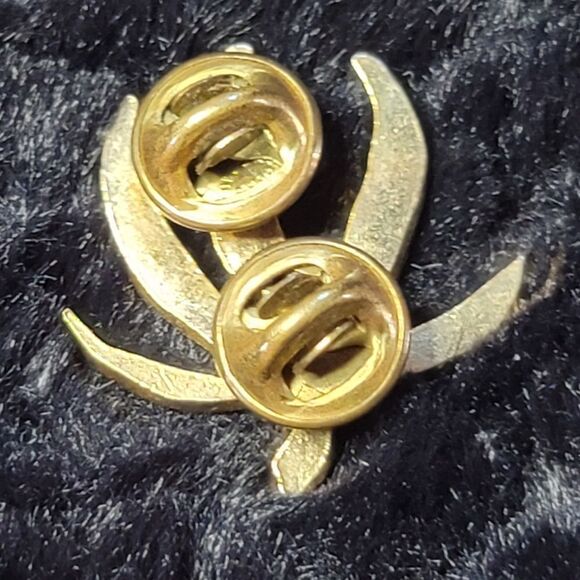 3/$20 - Cannabis (Goldtone) Biker Pin - Picture 3 of 3